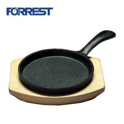 Preseasoned round non-stick kitchenware cast iron fry pan cookware with wooden base FDA,LFGB.Eurofins approved